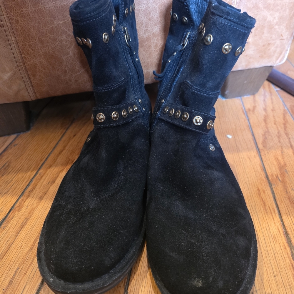 UGGS BOOTS